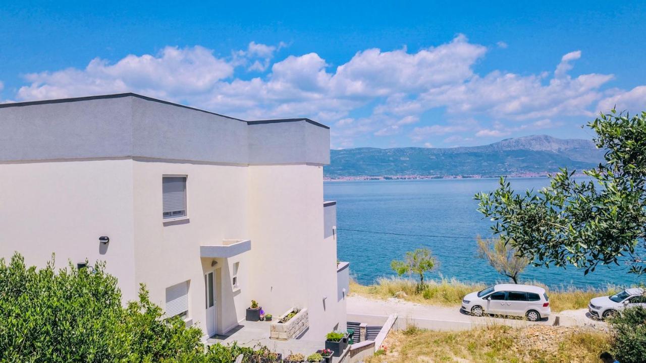 Apartment Rovci 1 *